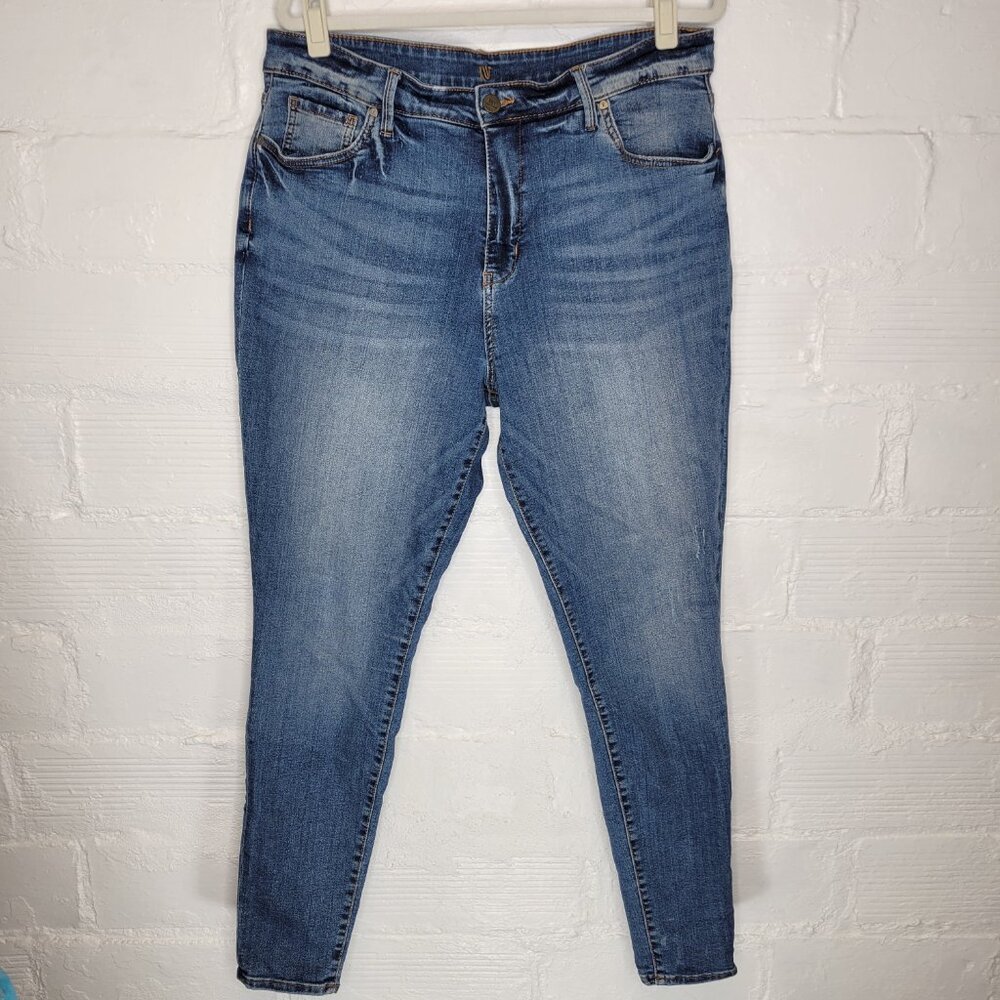 Kut from the Kloth Women’s Skinny Jeans in Medium Blue Wash